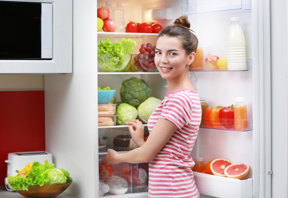 Почему перенавеску дверей холодильника лучше выполнять силами авторизованного сервисного центра.