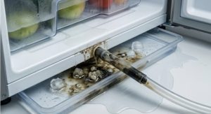 Почему в морозильной камере появляется лед, а холодильник перестает охлаждать?